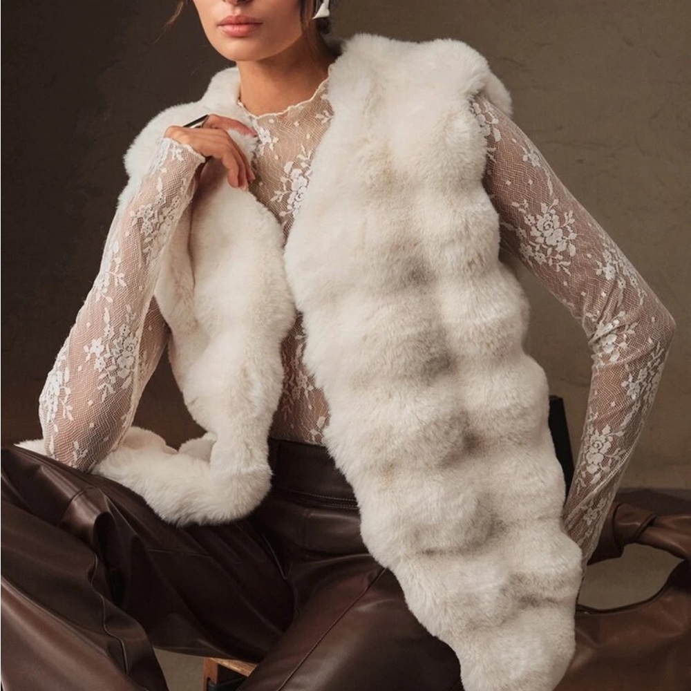 Elegant New off White Faux Fur vest Women